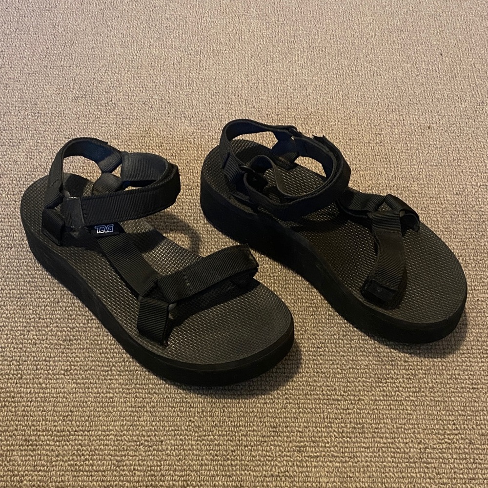 Teva Women's Classic Black Platform style Sandals sz 8